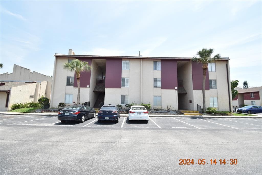 3814 N LAKE DRIVE UNIT 70 TAMPA, FL 33614