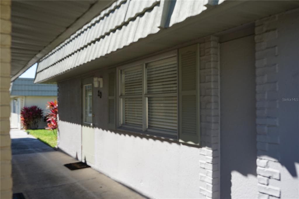 201 KINGS BOULEVARD UNIT 20 SUN CITY CENTER, FL 33573