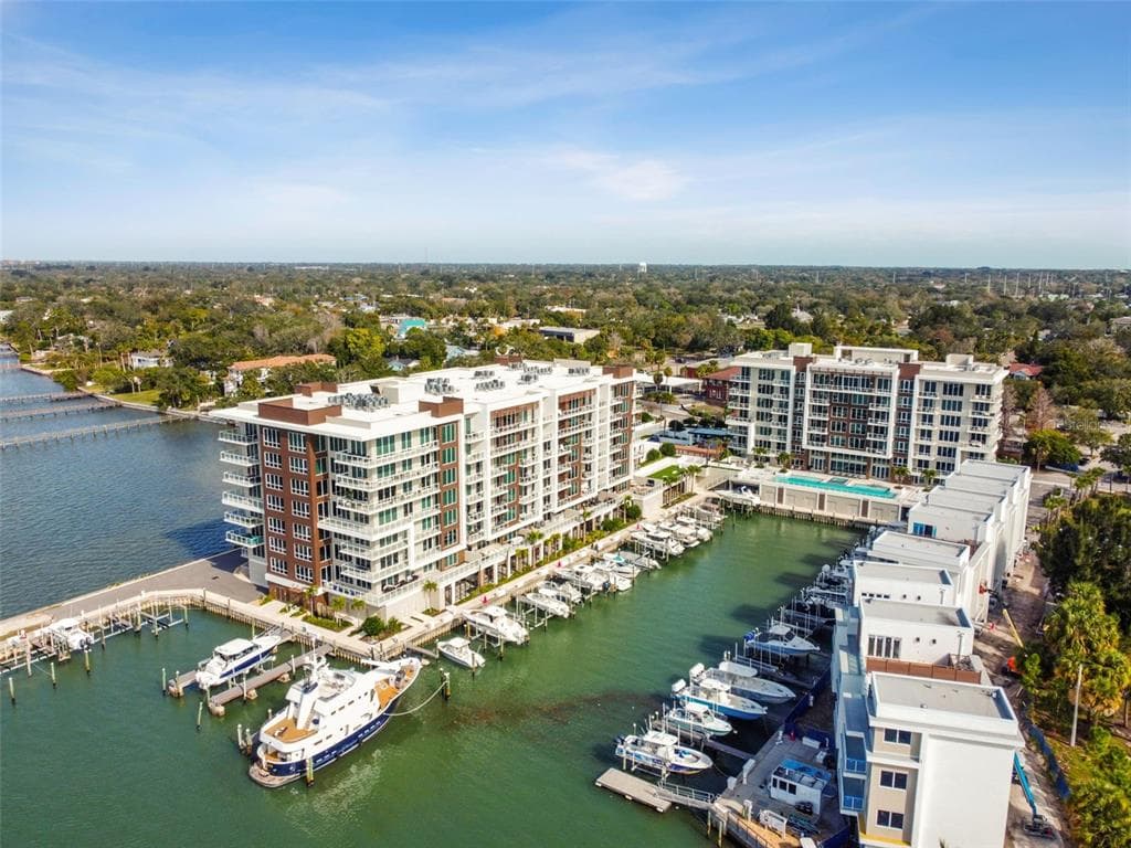 920 N OSCEOLA AVENUE UNIT 304 CLEARWATER, FL 33755