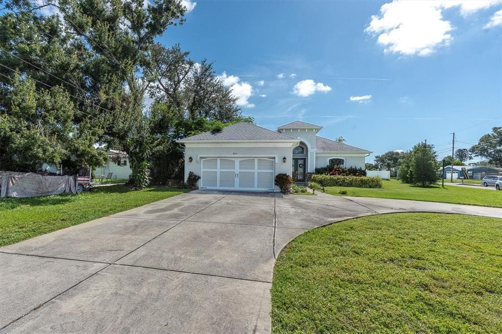 8591 FORSYTH DRIVE SEMINOLE, FL 33772