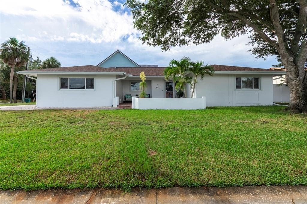 8504 42ND AVENUE N ST PETERSBURG, FL 33709