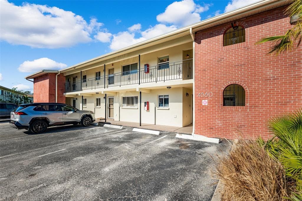 4560 OVERLOOK DRIVE NE UNIT 271 ST PETERSBURG, FL 33703