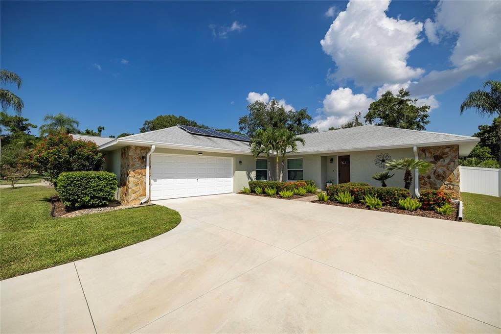 3438 HYDE PARK DRIVE CLEARWATER, FL 33761