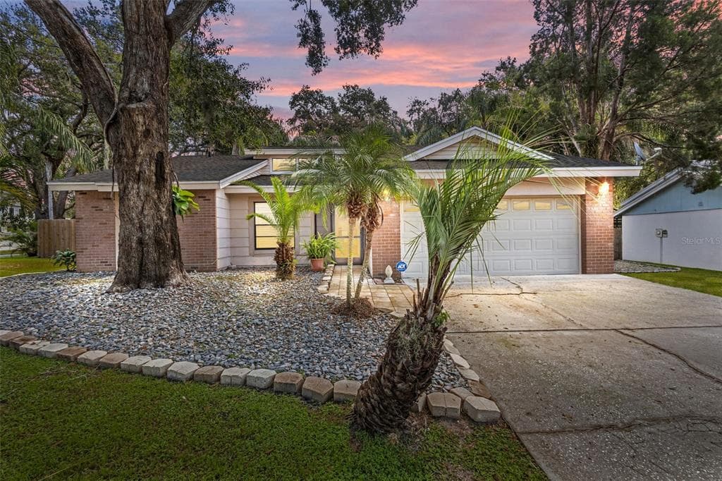 1613 LONG POND DRIVE VALRICO, FL 33594