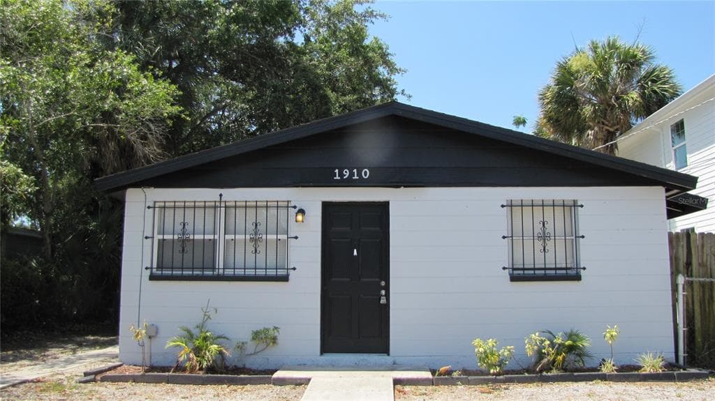 1910 W CHESTNUT STREET UNIT A TAMPA, FL 33607