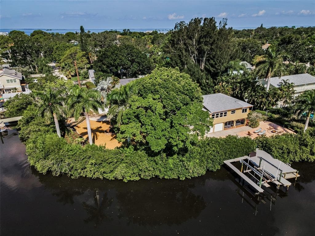 378 TENNESSEE AVENUE CRYSTAL BEACH, FL 34681