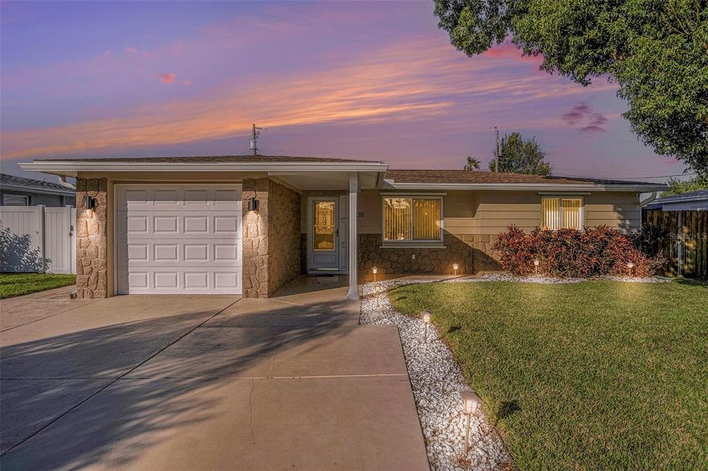 4011 IRONWARE DRIVE HOLIDAY, FL 34691