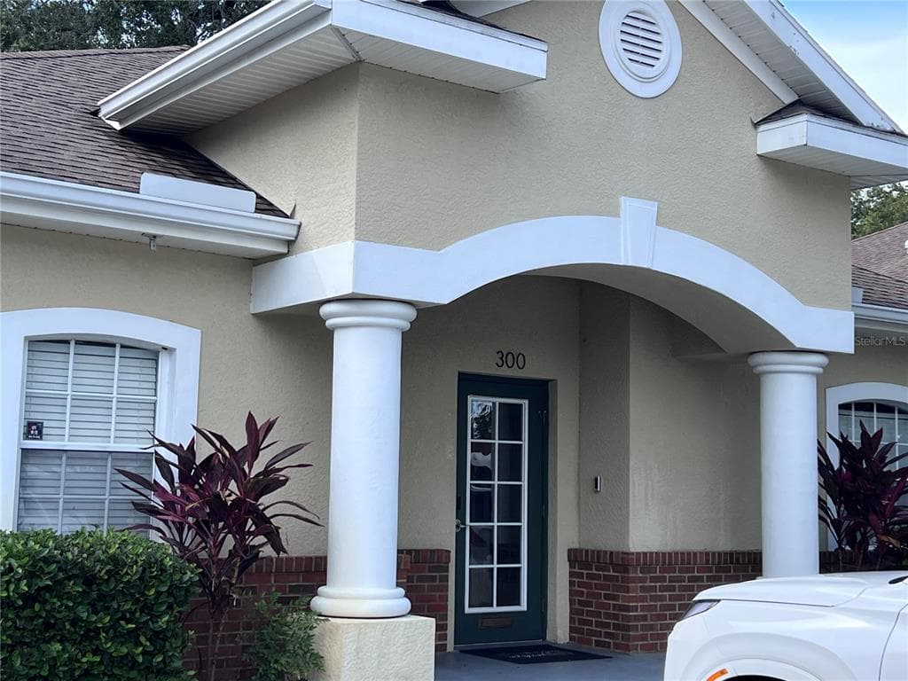 9724 N ARMENIA AVENUE UNIT 300 TAMPA, FL 33612