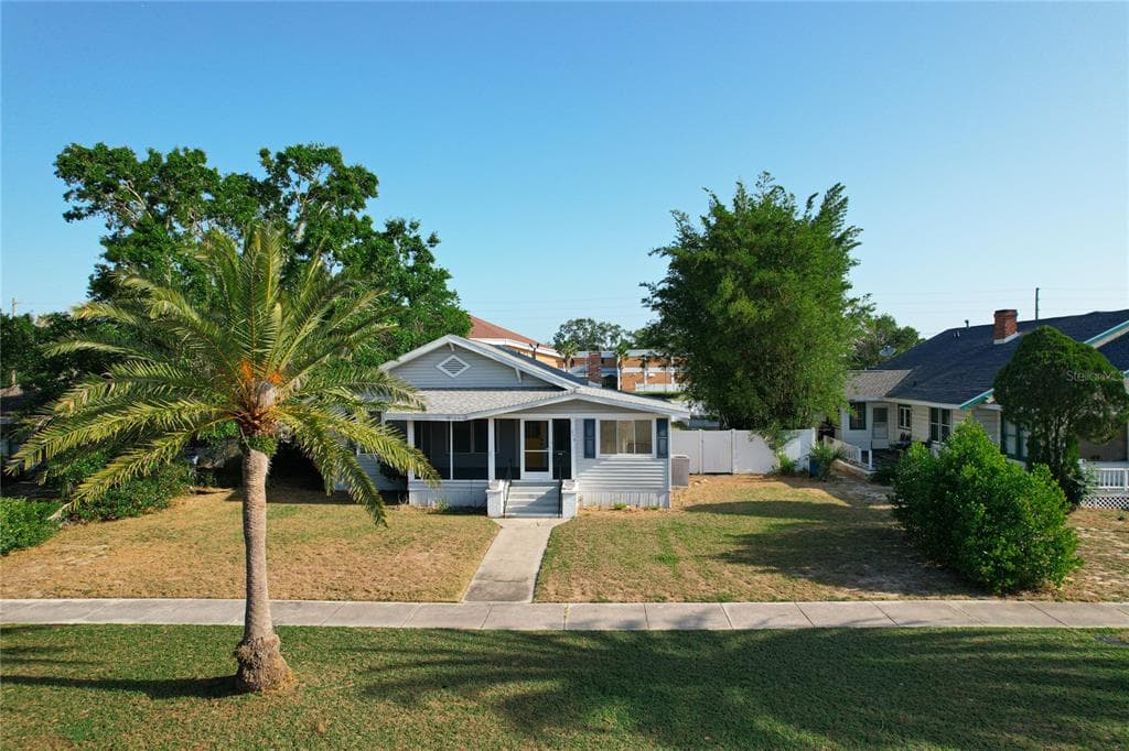 319 E JOHNSON AVENUE LAKE WALES, FL 33853