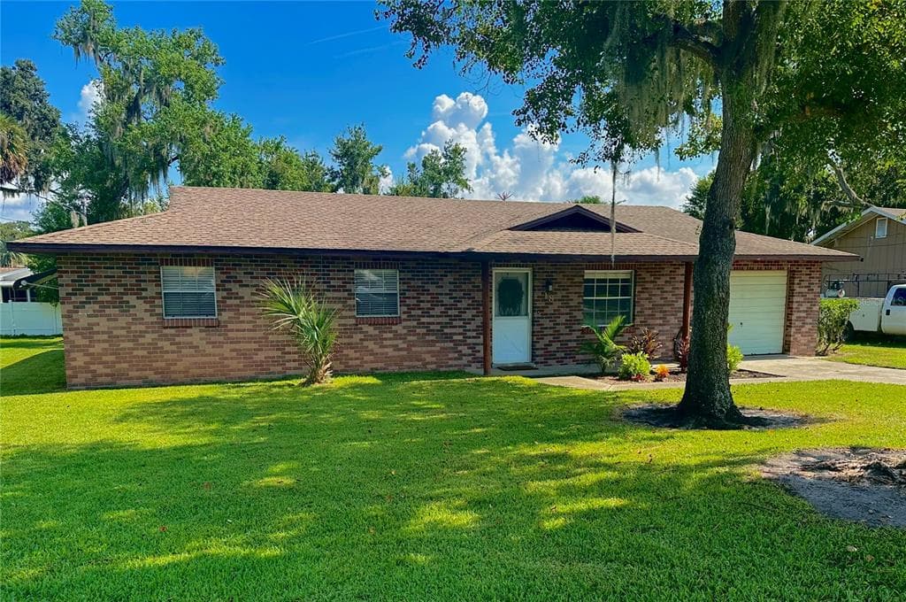 18 E BAY AVENUE YALAHA, FL 34797