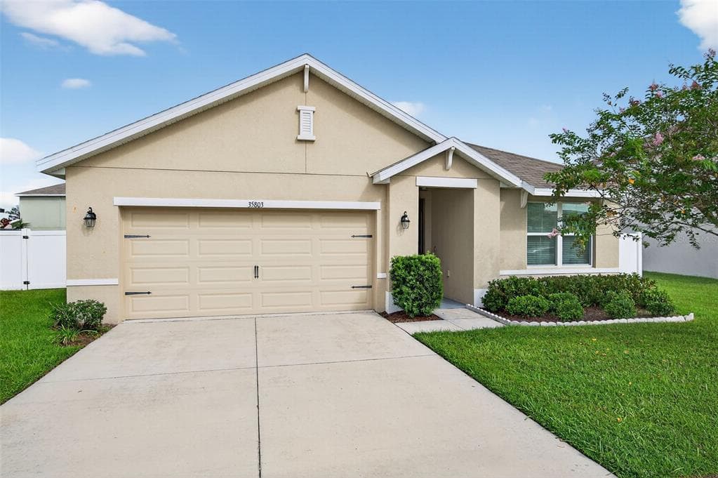 35803 HILLBROOK AVENUE ZEPHYRHILLS, FL 33541