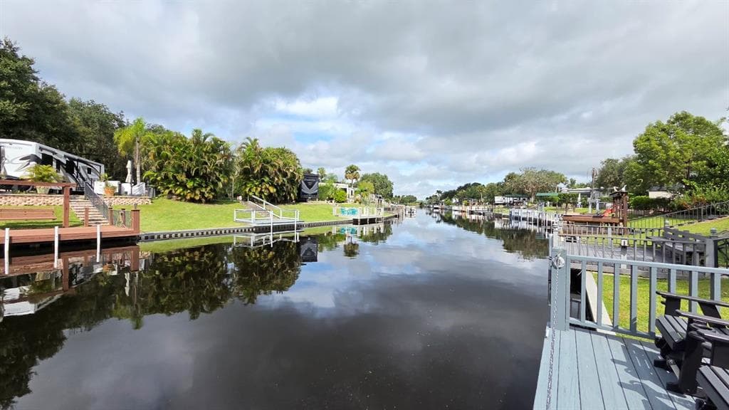 565 WATERWAY DRIVE RIVER RANCH, FL 33867