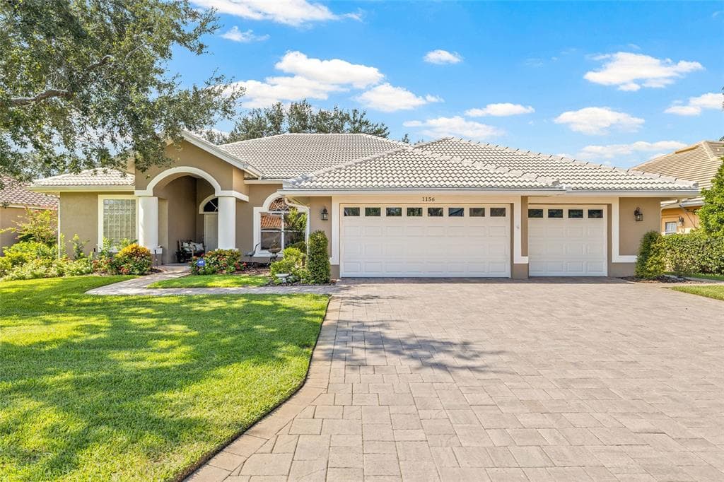 1156 DARLINGTON OAK DRIVE NE ST PETERSBURG, FL 33703