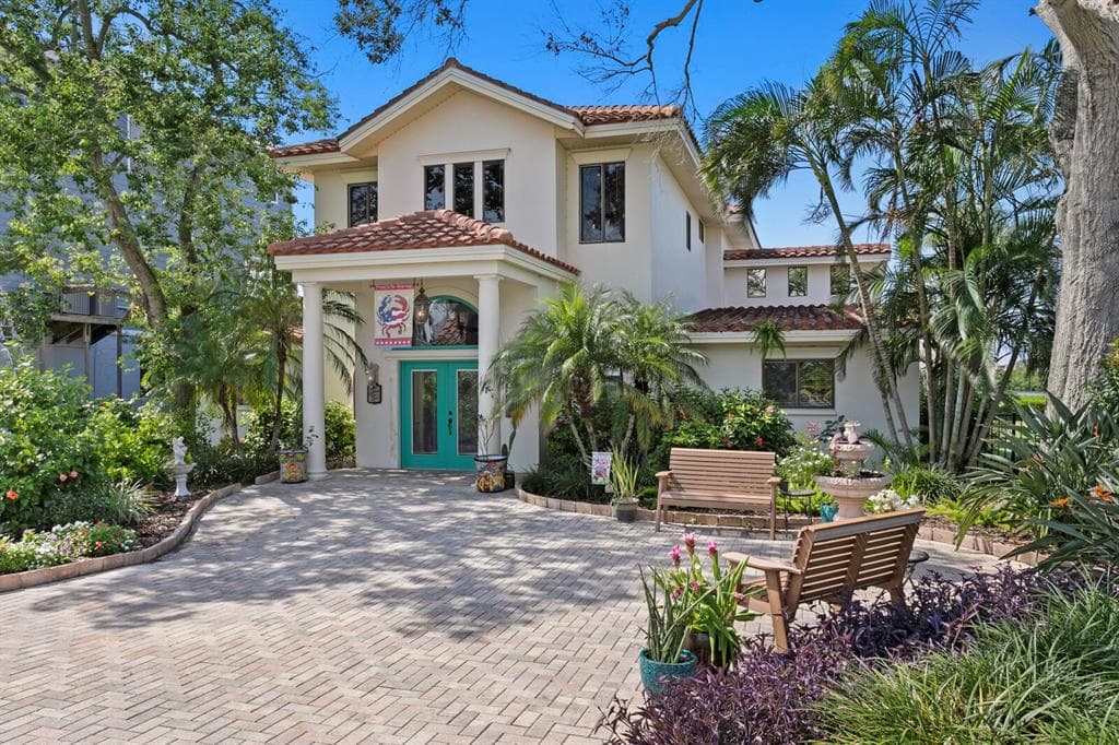 1632 SEA BREEZE DRIVE