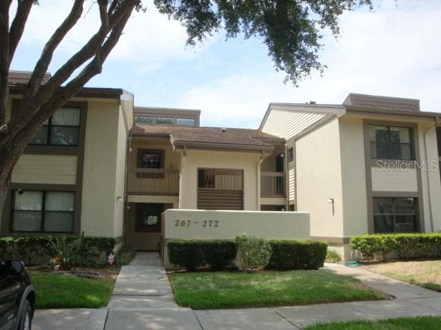 272 WOODLAKE WYNDE UNIT 6 OLDSMAR, FL 34677