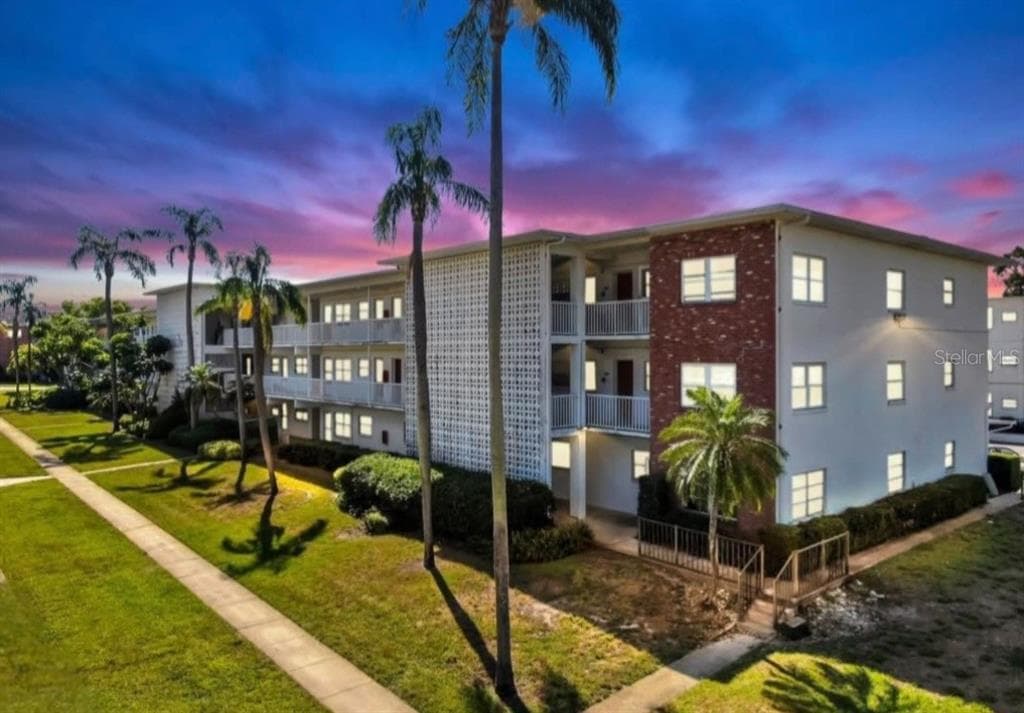 5155 9TH AVENUE N UNIT 112 B ST PETERSBURG, FL 33710