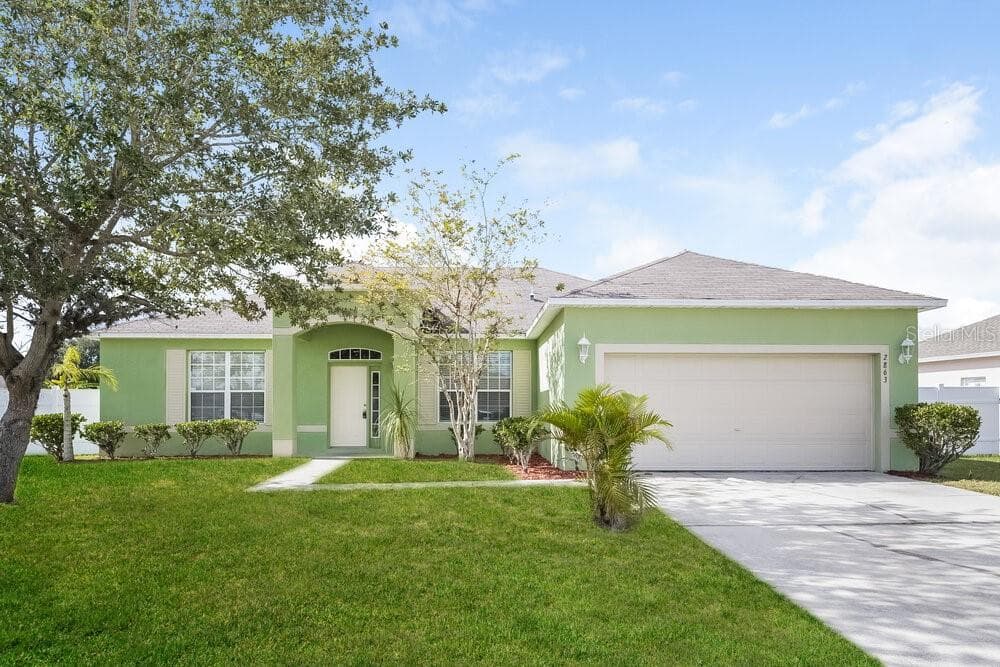 2863 BERKSHIRE CIRCLE KISSIMMEE, FL 34743