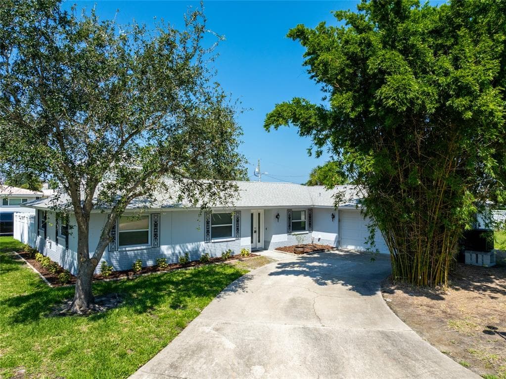 2276 CAROLYN DRIVE