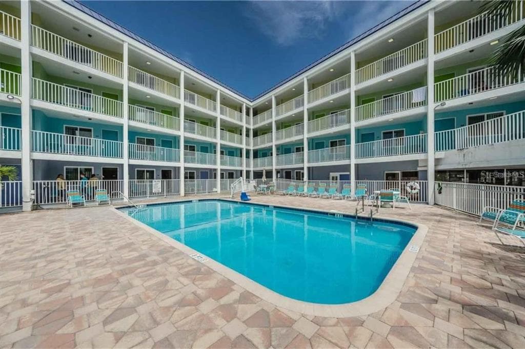 445 S GULFVIEW BOULEVARD UNIT 322 CLEARWATER BEACH, FL 33767