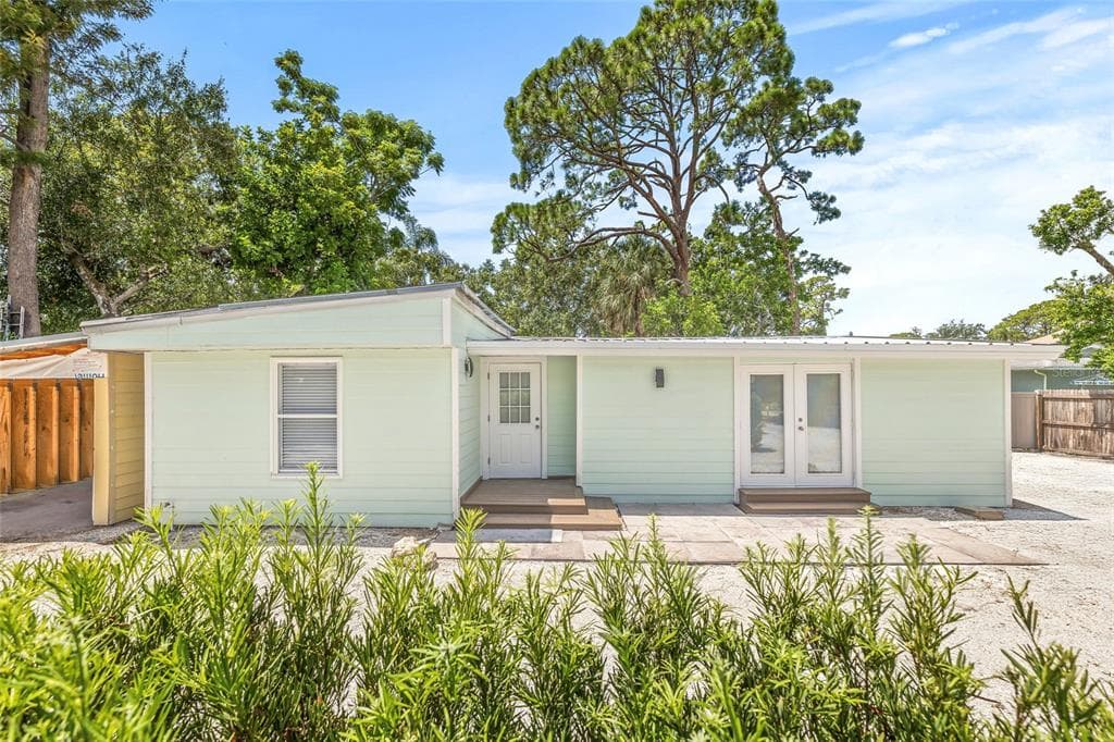2856 W RAINBOW CIRCLE SARASOTA, FL 34231