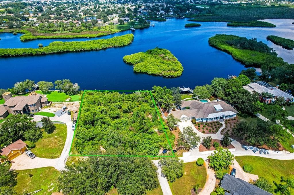 JASMINE AVENUE TARPON SPRINGS, FL 34689