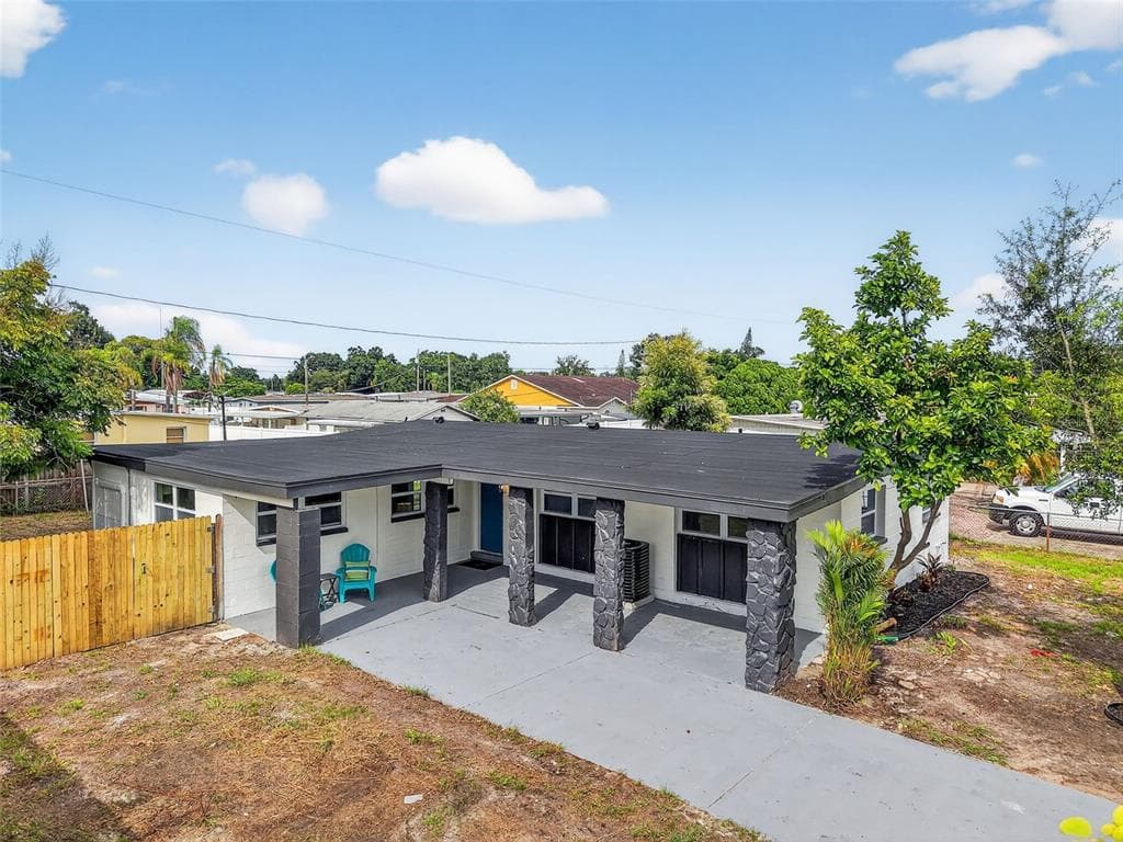 7604 LAVENDER LANE TAMPA, FL 33619
