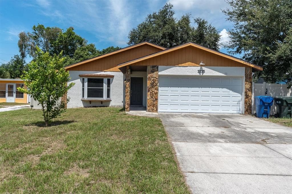 3235 HILLSDALE AVENUE LARGO, FL 33774