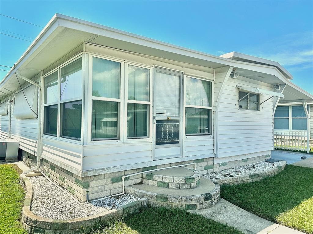 2000 E BAY DRIVE UNIT 116 LARGO, FL 33771