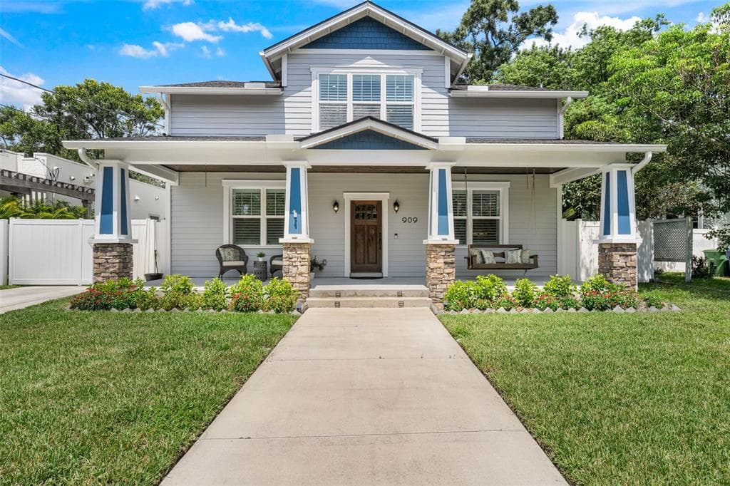 909 W WOODLAWN AVENUE TAMPA, FL 33603