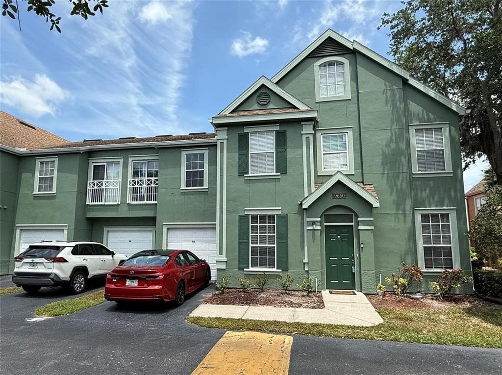 9650 LAKE CHASE ISLAND WAY UNIT 9650 TAMPA, FL 33626