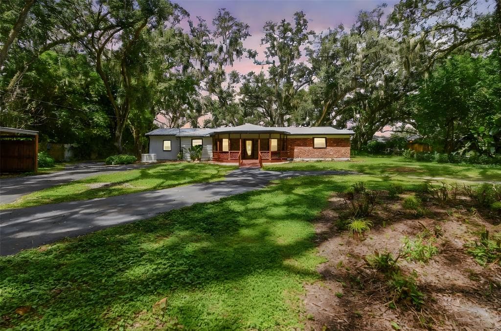 2818 VIOLA LANE VALRICO, FL 33594