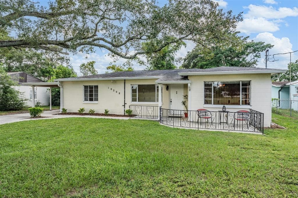10208 N OAKLEAF AVENUE TAMPA, FL 33612