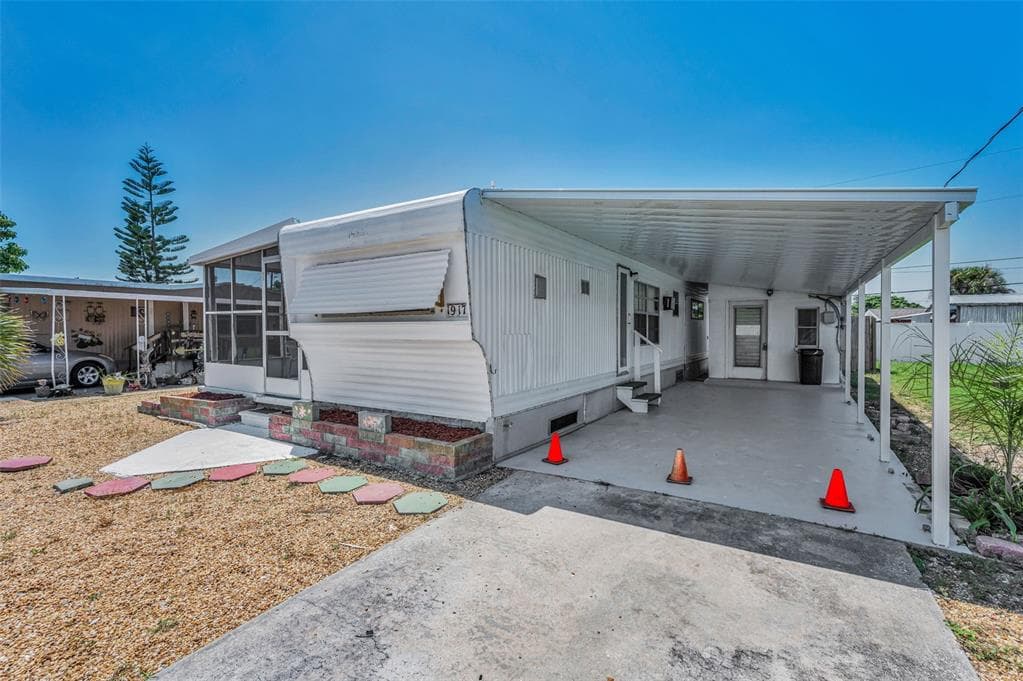 1917 HESS DRIVE HOLIDAY, FL 34691