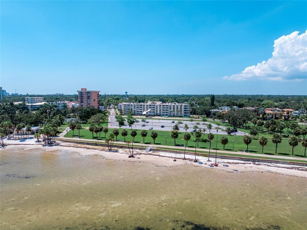 1200 N SHORE DRIVE NE UNIT 105 ST PETERSBURG, FL 33701