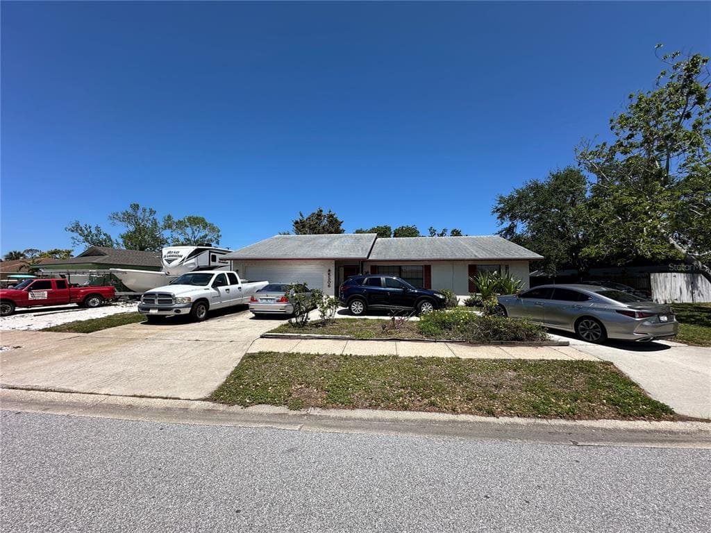 5306 36TH AVENUE DR W BRADENTON, FL 34209