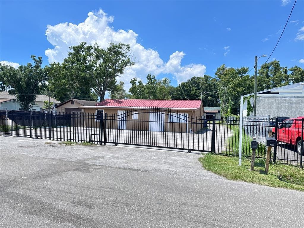 4824 N HALE AVENUE TAMPA, FL 33614