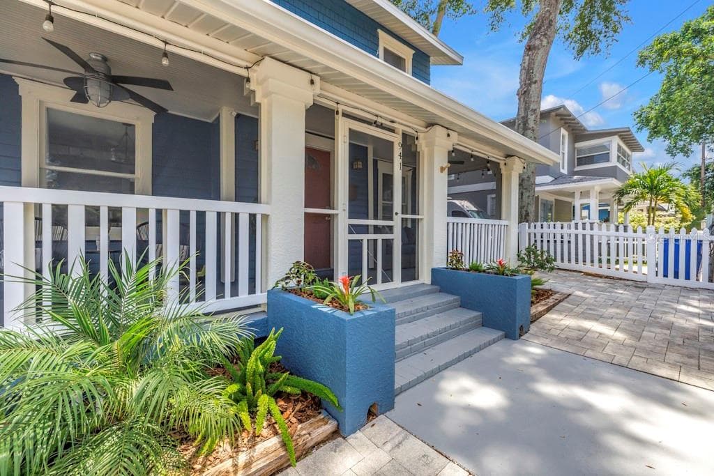 941 GRANVILLE COURT N ST PETERSBURG, FL 33701