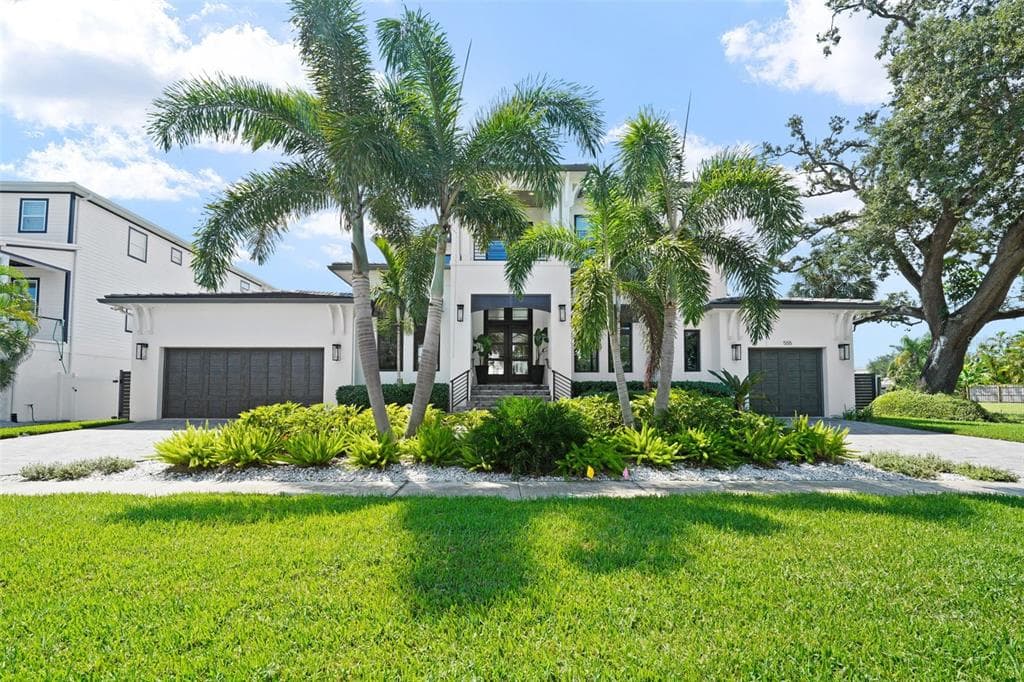 555 SUWANEE CIRCLE TAMPA, FL 33606