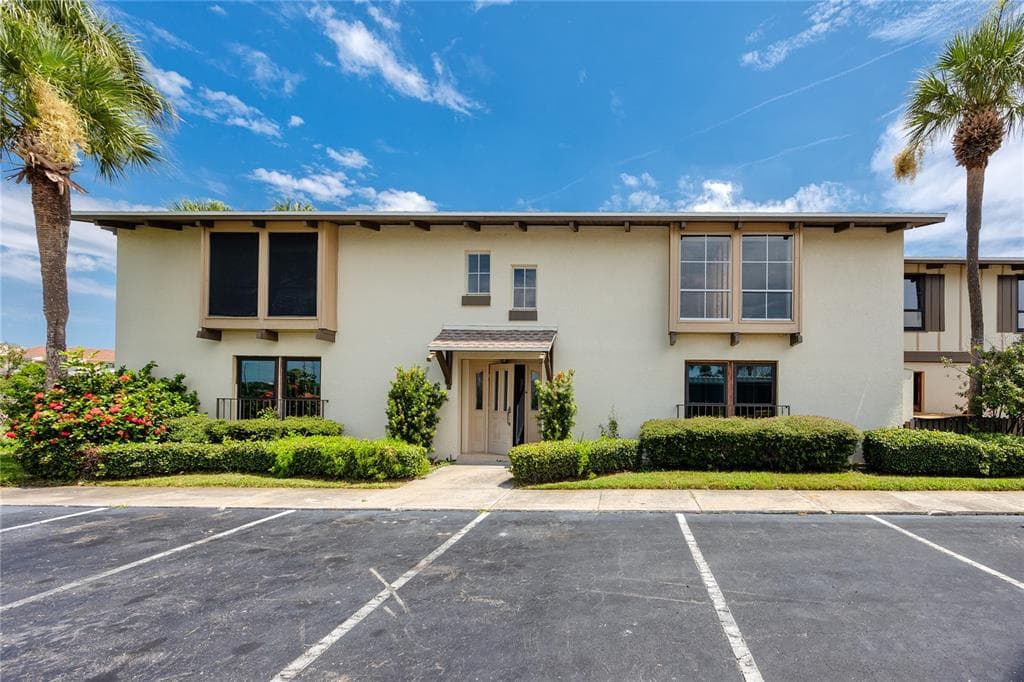 556 PLAZA SEVILLE COURT UNIT 106 TREASURE ISLAND, FL 33706