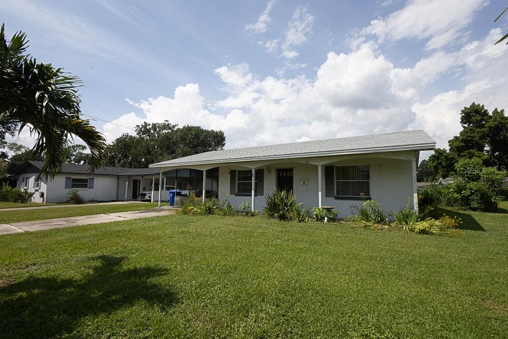 619 YOUNG PLACE LAKELAND, FL 33803