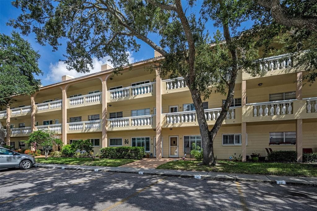 2226 SWITZERLAND WAY UNIT 52 CLEARWATER, FL 33763