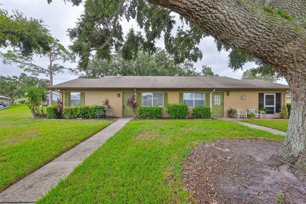 1904 CANTERBURY LANE UNIT 11 SUN CITY CENTER, FL 33573