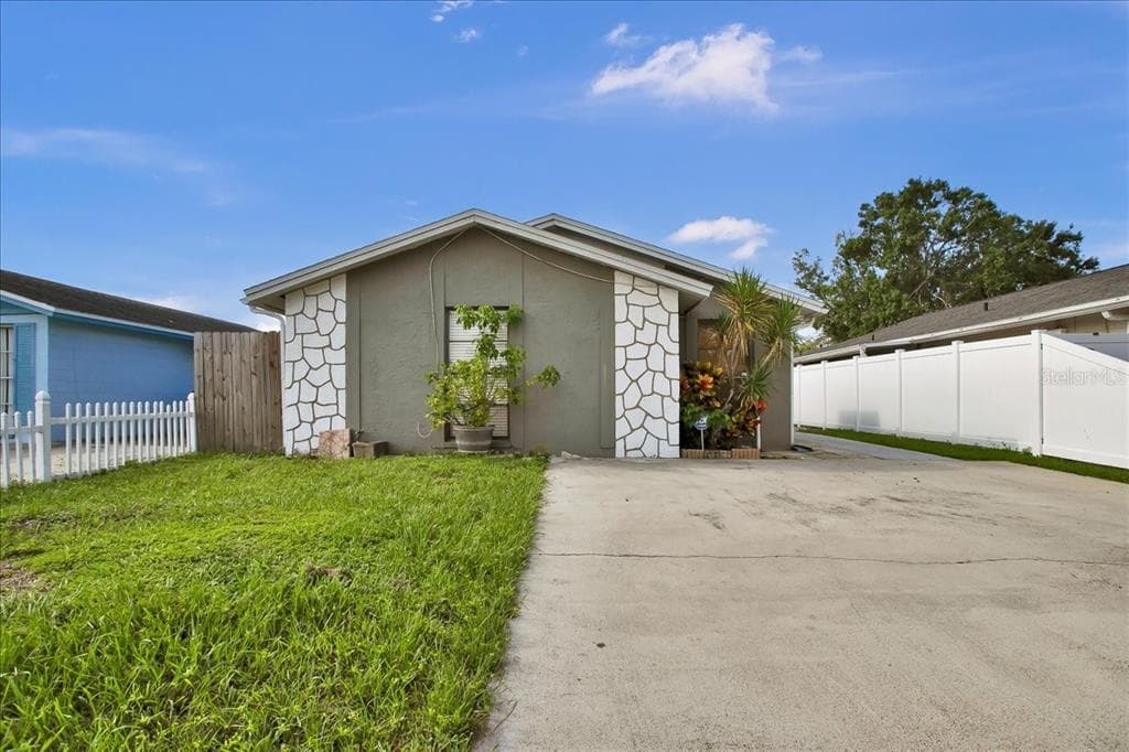 9112 SUFFIELD COURT TAMPA, FL 33615