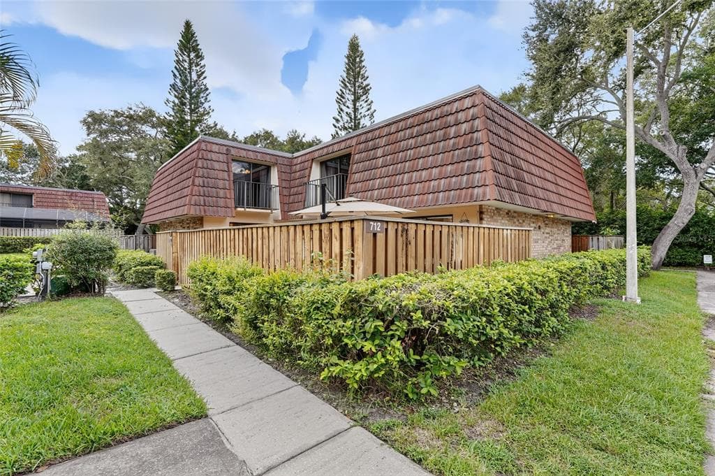 712 1ST COURT PALM HARBOR, FL 34684