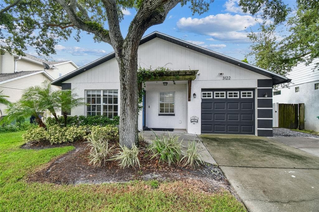 3122 W HARTNETT AVENUE TAMPA, FL 33611