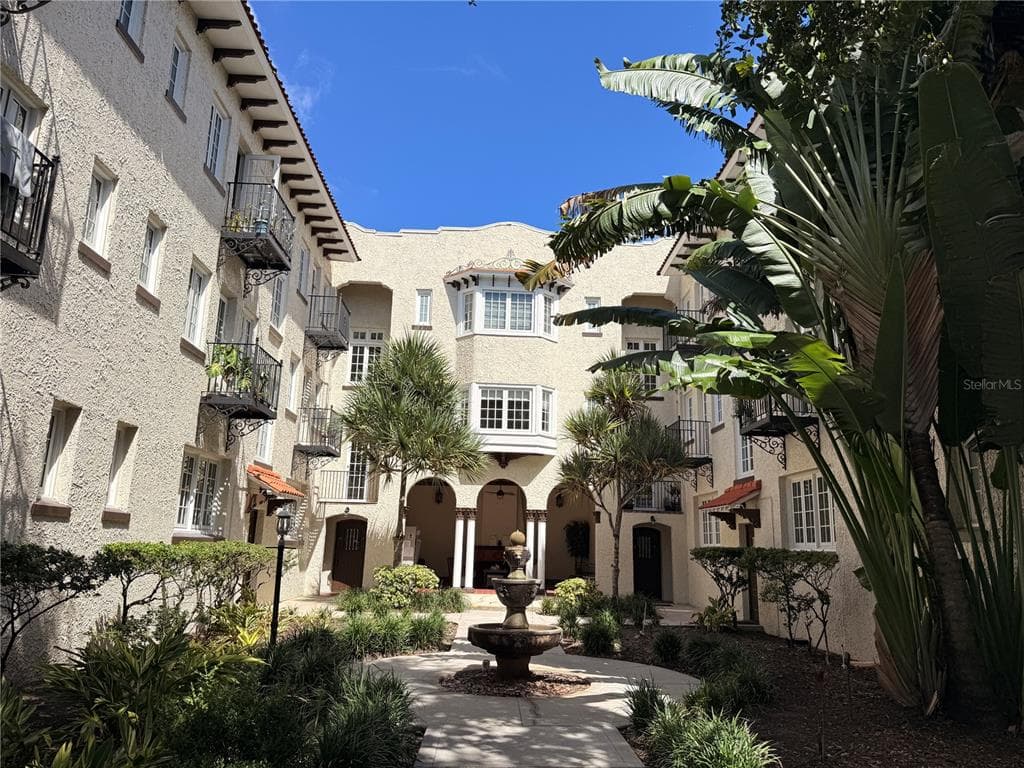 2117 W DEKLE AVENUE UNIT B3 TAMPA, FL 33606