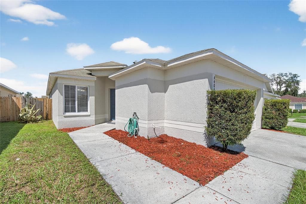 4404 COUNTRY HILLS BOULEVARD PLANT CITY, FL 33563