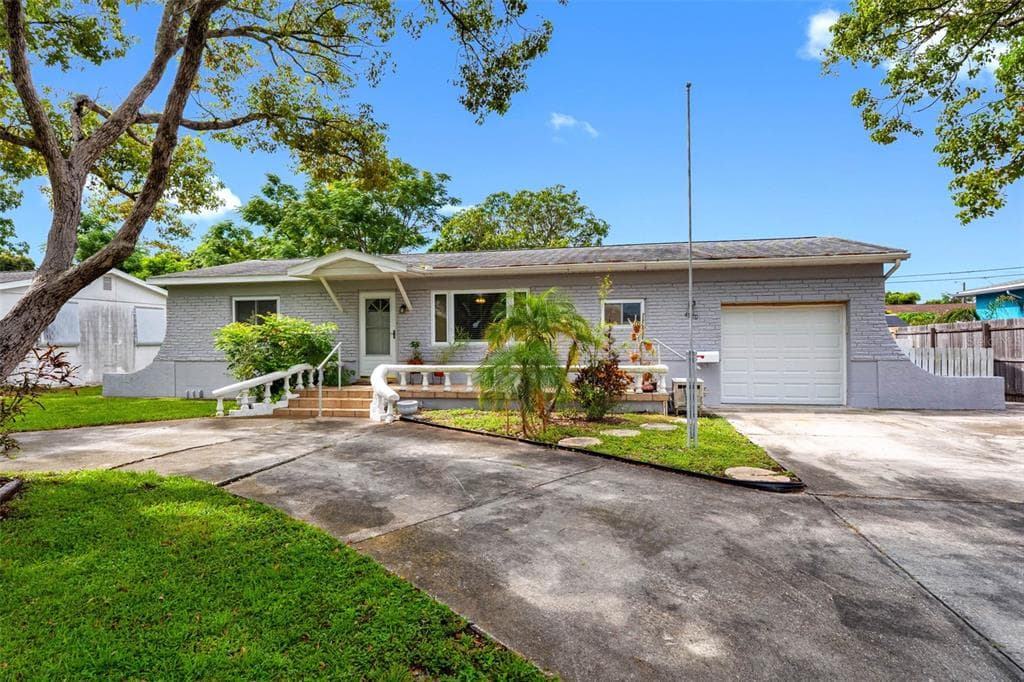 4320 YARDLEY AVENUE N ST PETERSBURG, FL 33713