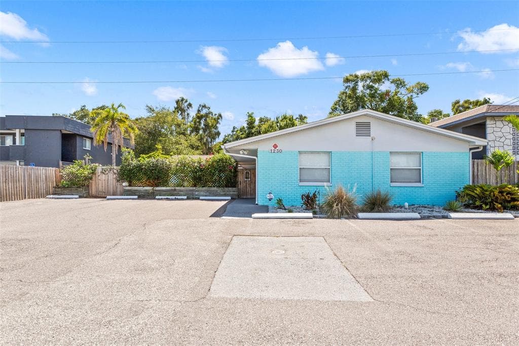 1230 70TH STREET N UNIT 4 ST PETERSBURG, FL 33710