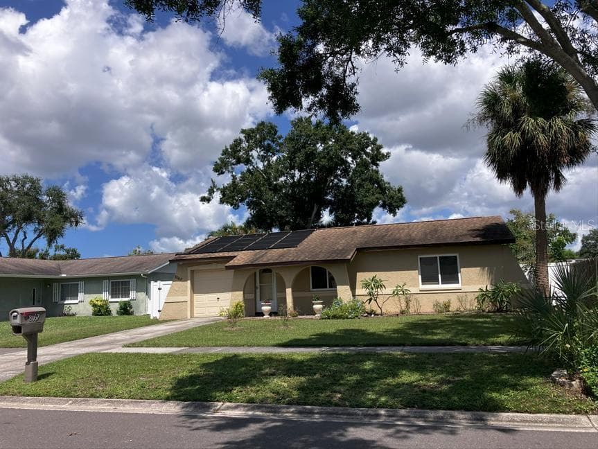 8067 CANDLEWOODE DRIVE LARGO, FL 33773